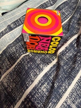 Color Change Neon YoYo Cube - Bright Multi Color